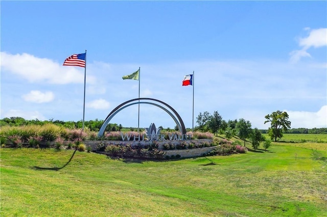 community sign with a lawn