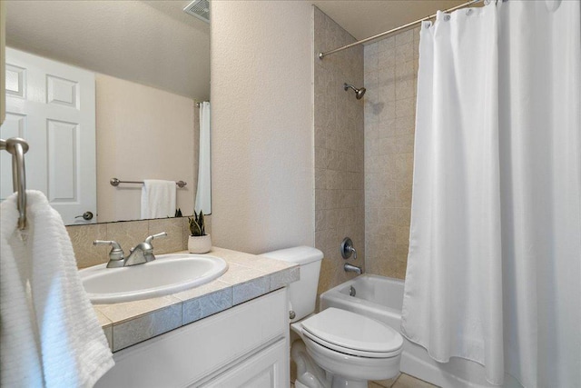 full bath with visible vents, toilet, shower / bath combo, and vanity