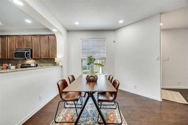 dining space with dark wood finished floors, recessed lighting, and baseboards