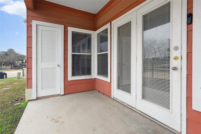 doorway to property featuring a patio