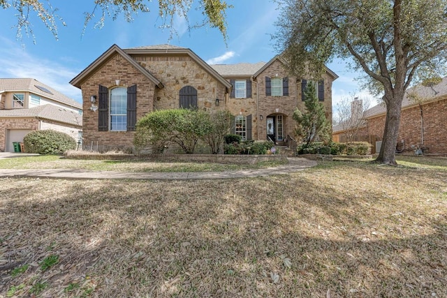 view of front of home featuring brick siding and a front yard