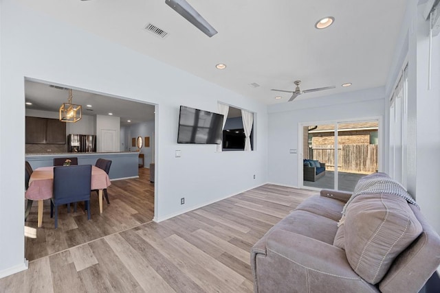 living room featuring recessed lighting, visible vents, light wood-style flooring, and ceiling fan