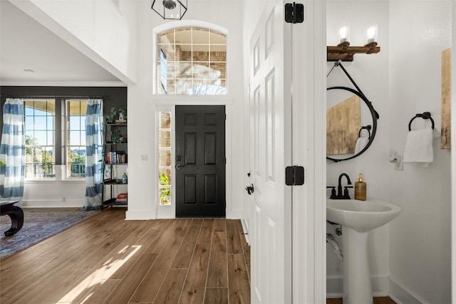 entryway featuring wood finished floors and baseboards