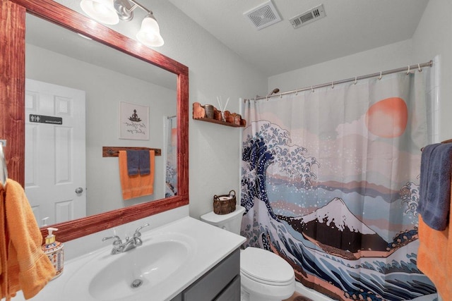 full bath with visible vents, curtained shower, toilet, and vanity