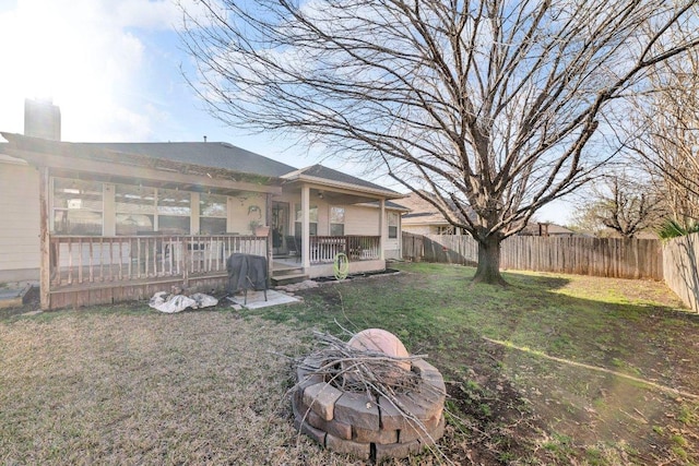 view of yard featuring a fire pit and a fenced backyard