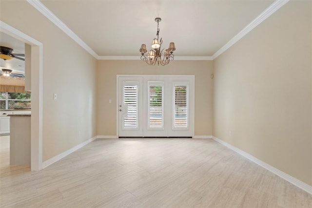 empty room with ceiling fan with notable chandelier, light wood-type flooring, baseboards, and ornamental molding