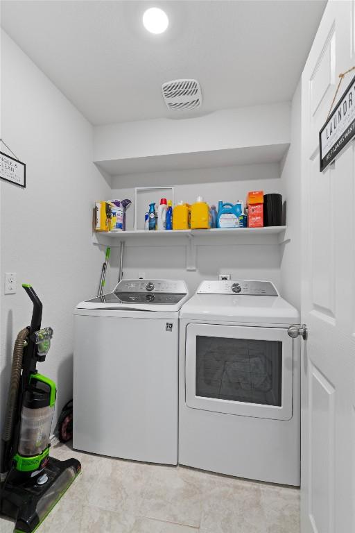 laundry area with visible vents, laundry area, and washer and clothes dryer