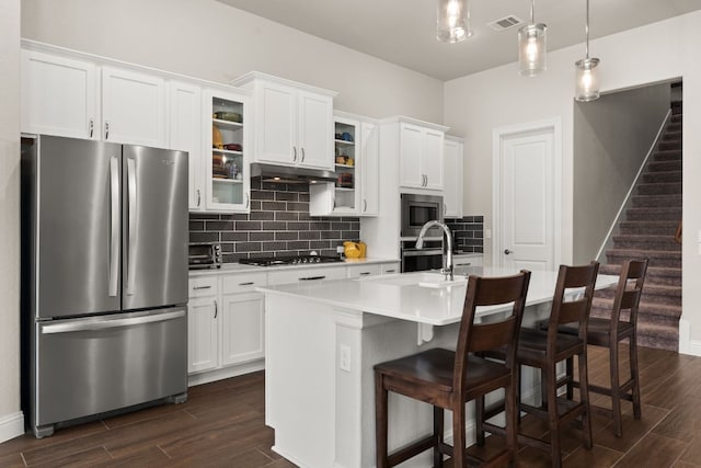 kitchen featuring visible vents, backsplash, appliances with stainless steel finishes, and a sink