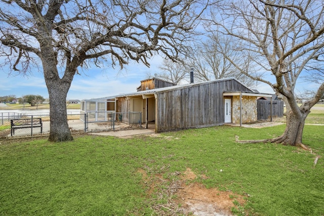 view of yard featuring an outdoor structure and fence