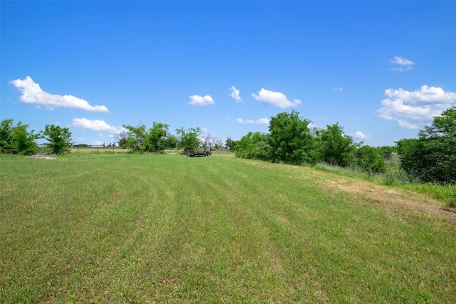 view of yard featuring a rural view