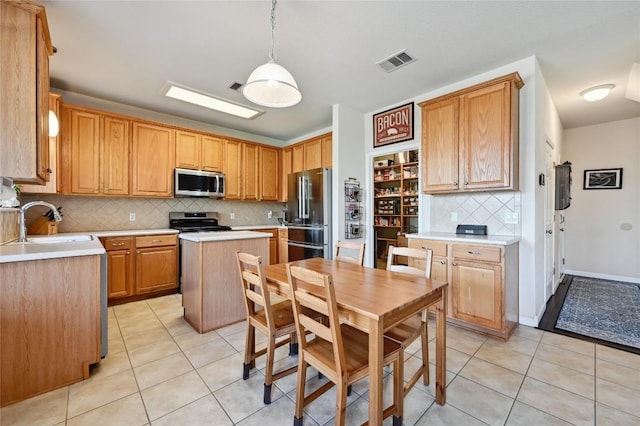 kitchen featuring a sink, light tile patterned flooring, visible vents, and stainless steel appliances