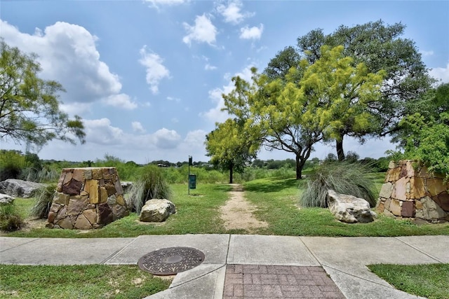 view of property's community featuring a lawn