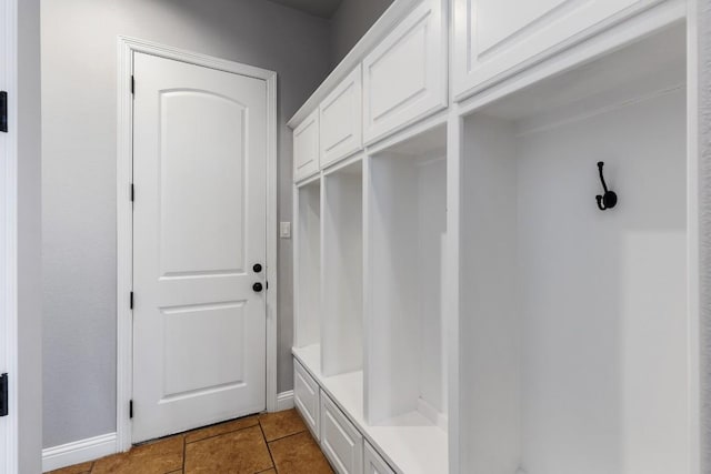 mudroom featuring light tile patterned floors and baseboards