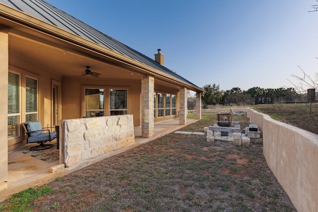 view of yard with a ceiling fan and a patio area