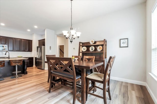 dining area featuring an inviting chandelier, recessed lighting, baseboards, and light wood-type flooring