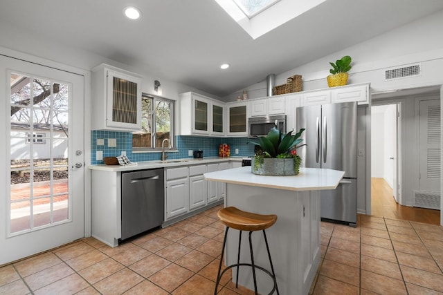 kitchen featuring a sink, light countertops, visible vents, and stainless steel appliances