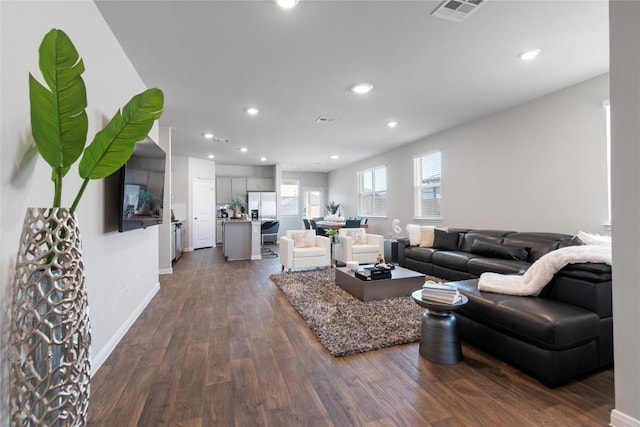 living area featuring recessed lighting, visible vents, dark wood-style flooring, and baseboards