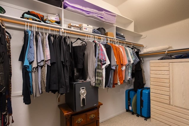 walk in closet featuring carpet floors