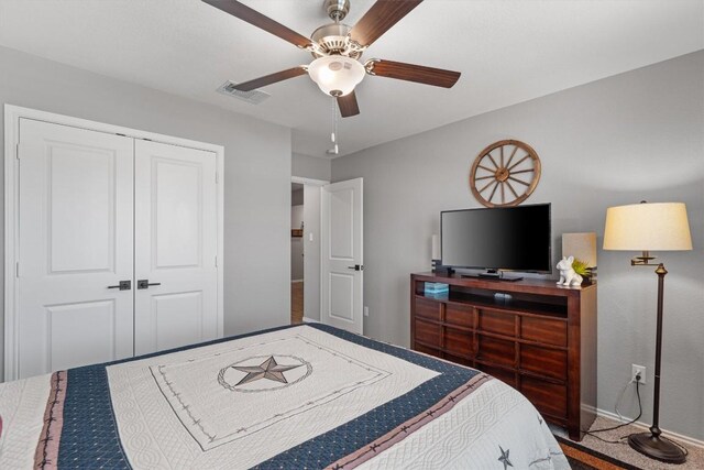 bedroom featuring a closet, visible vents, baseboards, and a ceiling fan