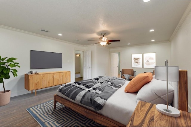 bedroom featuring recessed lighting, visible vents, dark wood-style flooring, and ceiling fan