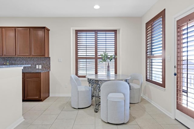 dining room featuring light tile patterned floors and baseboards