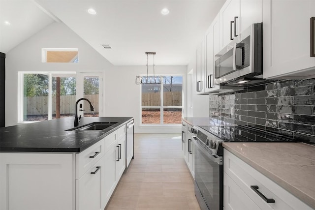 kitchen featuring visible vents, a sink, appliances with stainless steel finishes, white cabinetry, and backsplash