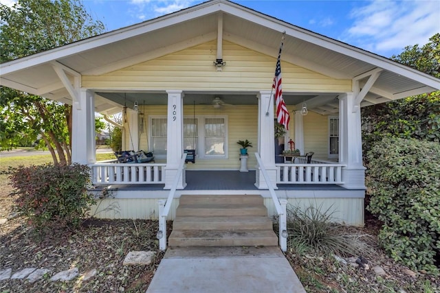 entrance to property featuring covered porch