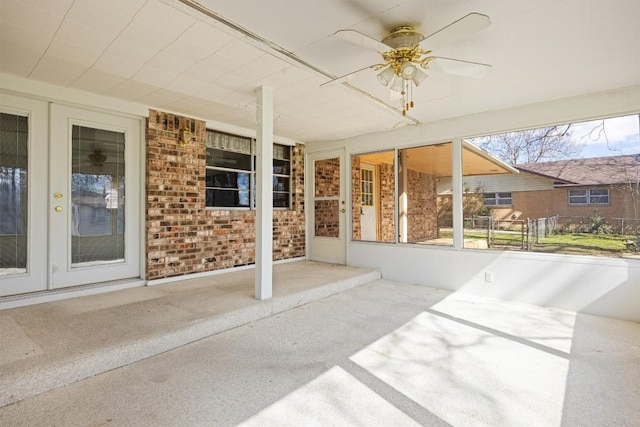 view of patio featuring covered porch and a ceiling fan