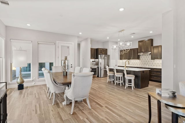 dining room featuring recessed lighting, a notable chandelier, light wood-style floors, and visible vents