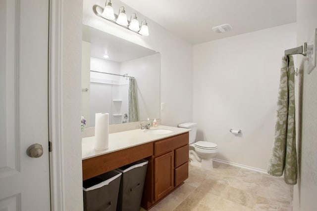 full bathroom featuring vanity, toilet, and a shower with curtain