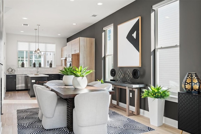 dining space with recessed lighting, visible vents, baseboards, and light wood-style flooring