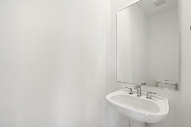 bathroom with visible vents and a sink