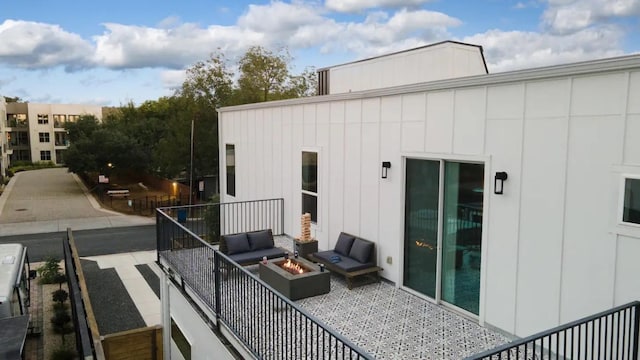 exterior space featuring an outdoor fire pit