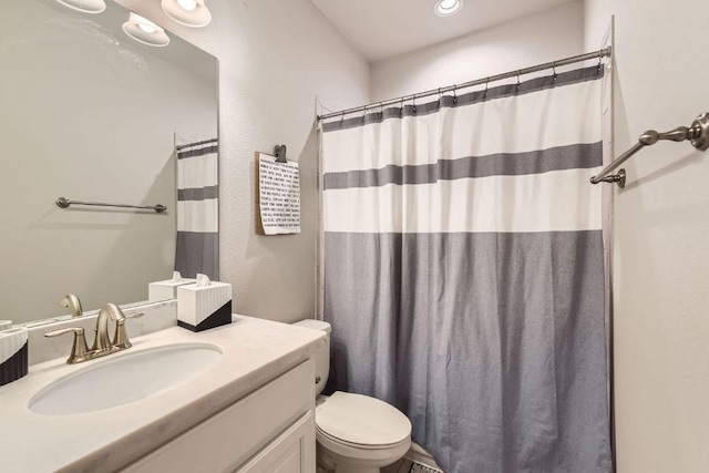 full bath with vanity, a shower with shower curtain, and toilet