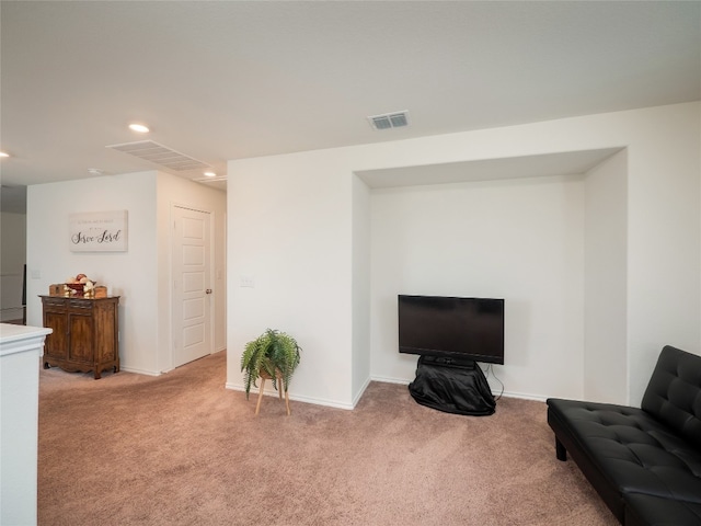 living area featuring recessed lighting, visible vents, baseboards, and light colored carpet