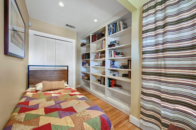 bedroom with visible vents, recessed lighting, a closet, light wood finished floors, and baseboards