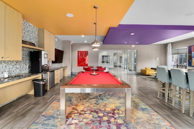 playroom featuring recessed lighting, billiards, and wood finished floors