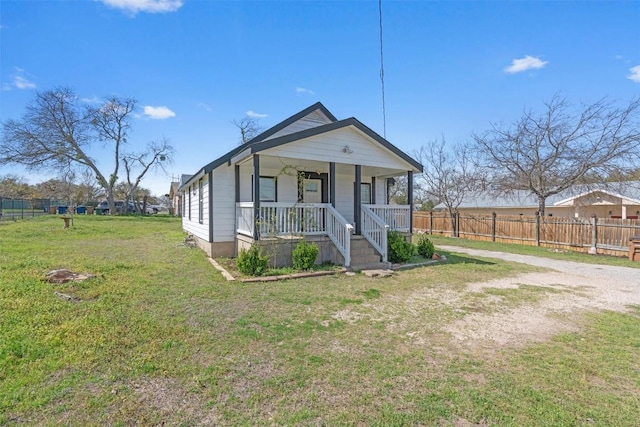 view of front facade with a porch, fence, and a front yard