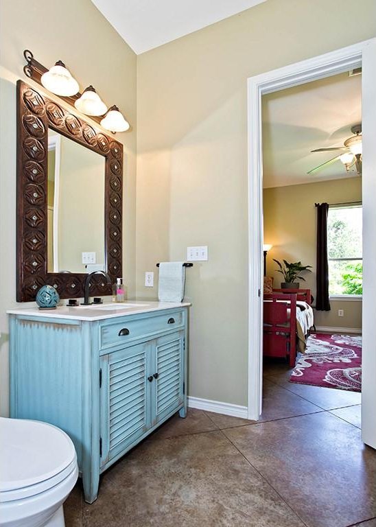 bathroom with baseboards, toilet, ceiling fan, and vanity