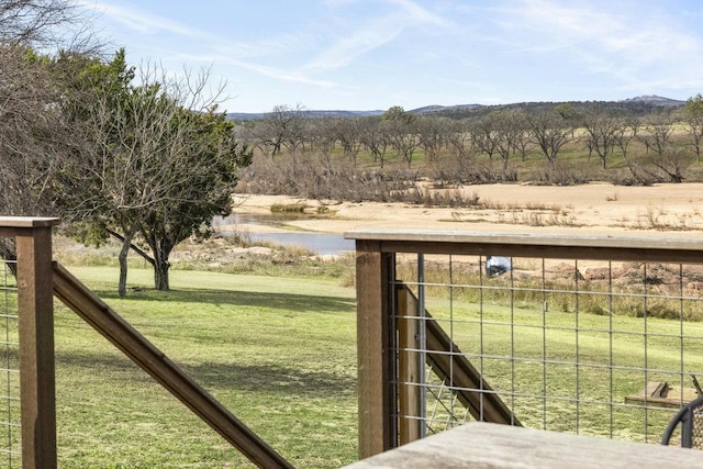 view of yard featuring a rural view