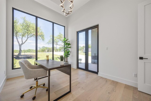 8112 Kuhn Dr, Austin, TX 78736 - office space with baseboards, a chandelier, light wood-style floors, and lofted ceiling