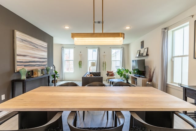 dining room with visible vents and recessed lighting