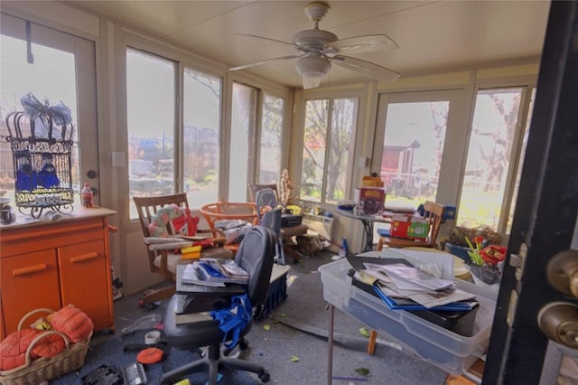 sunroom featuring a ceiling fan