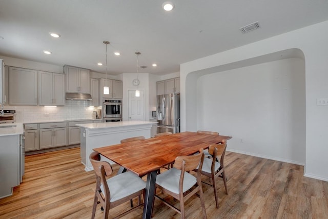 dining room featuring recessed lighting, light wood-style floors, visible vents, and baseboards