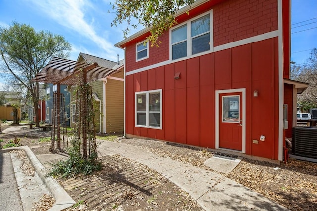 1601 Miriam Ave Unit 103, Austin, TX 78702 - view of side of property featuring board and batten siding
