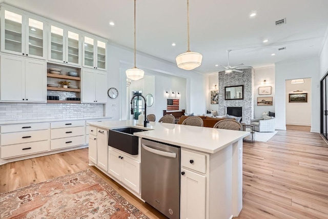 kitchen with visible vents, a ceiling fan, a sink, backsplash, and dishwasher