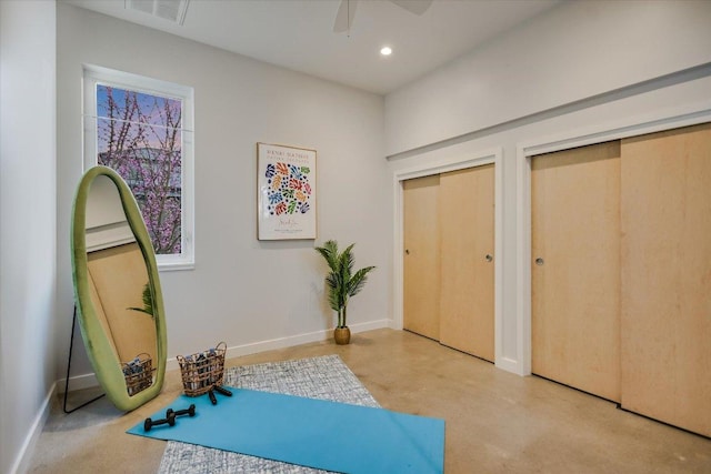 workout room featuring visible vents, recessed lighting, baseboards, and a ceiling fan