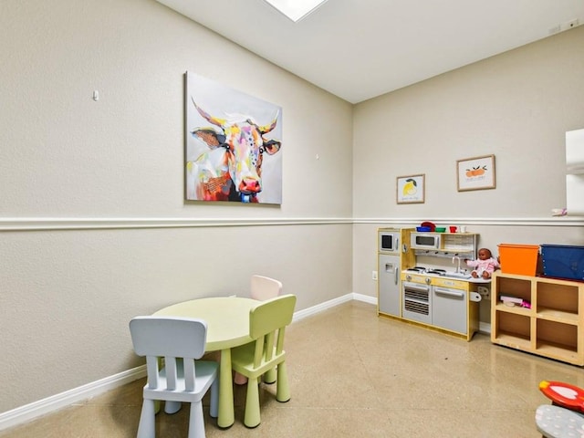 recreation room featuring baseboards