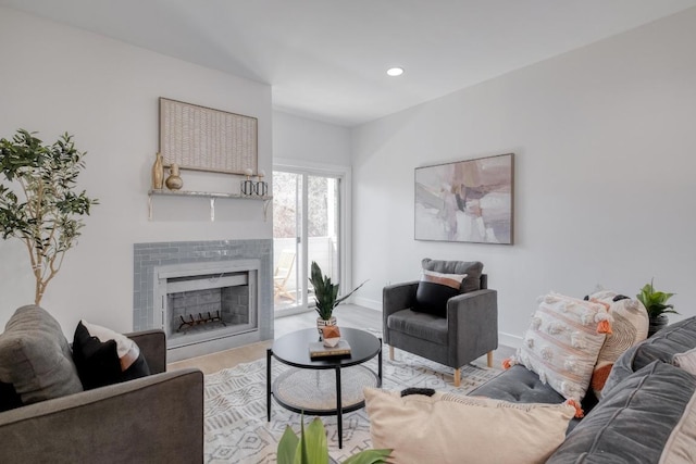 living area featuring wood finished floors, recessed lighting, a fireplace, and baseboards