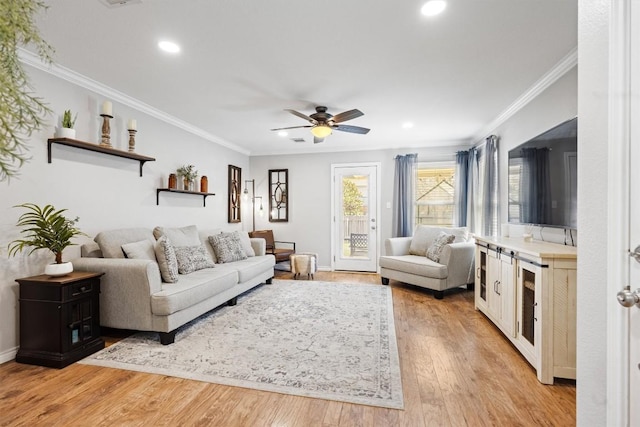 living area with recessed lighting, crown molding, light wood finished floors, baseboards, and ceiling fan